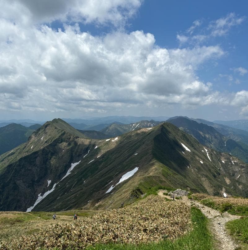 万太郎山