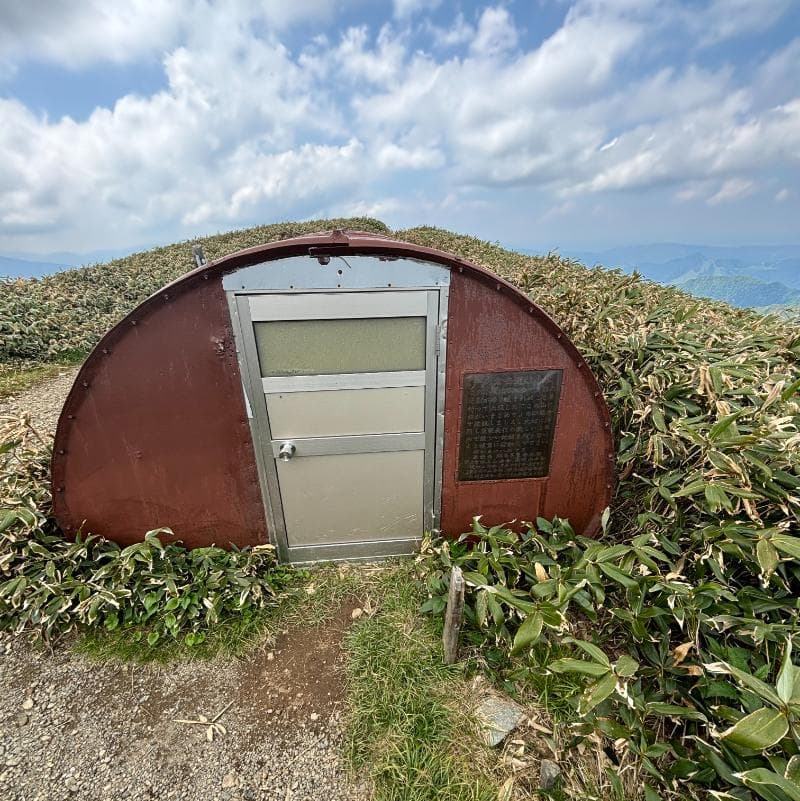 一ノ倉岳避難小屋