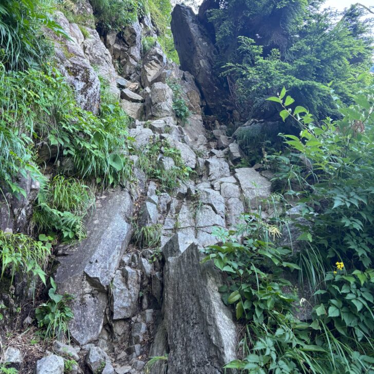 重太郎新道の急斜面