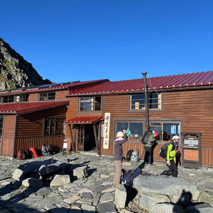 小屋前の様子