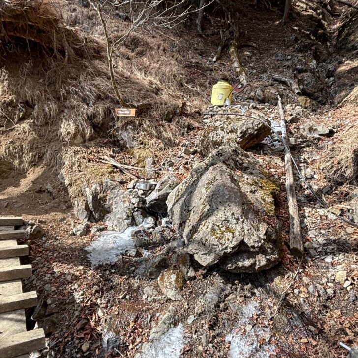 七ツ石小屋の水場