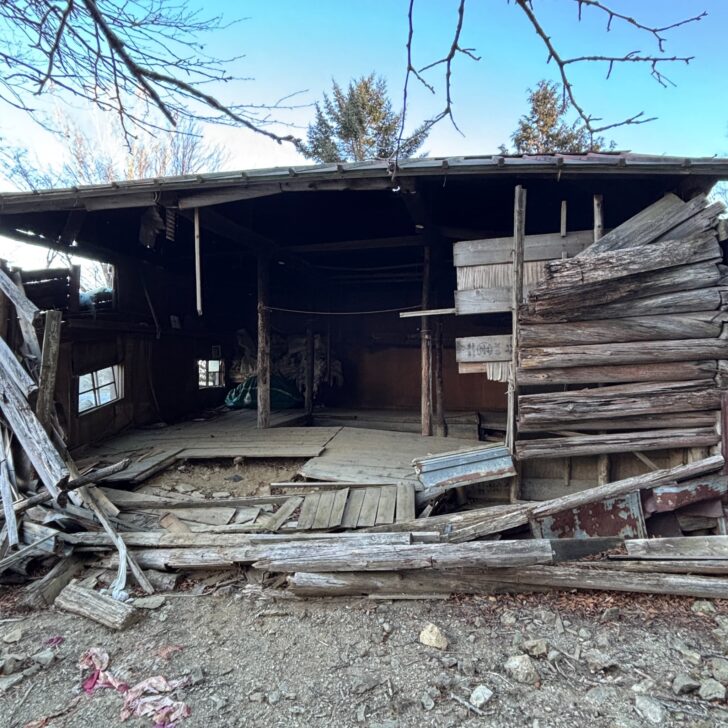 白岩小屋の正面