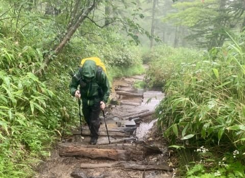 雨の中の登山
