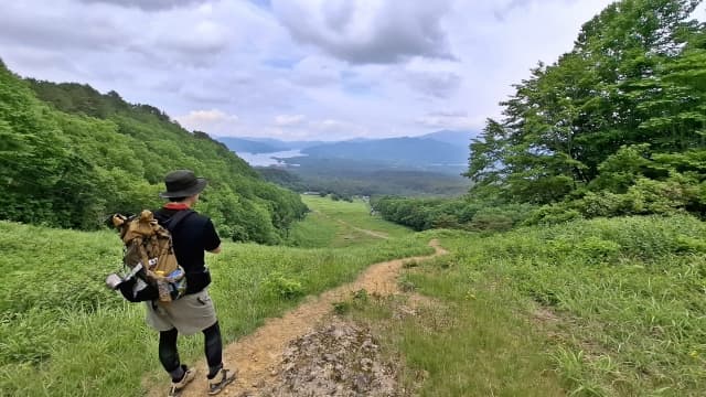 登山道に一人